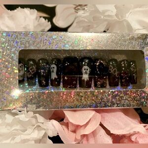 Nail art & Co.: Press On Nails Spooky Square